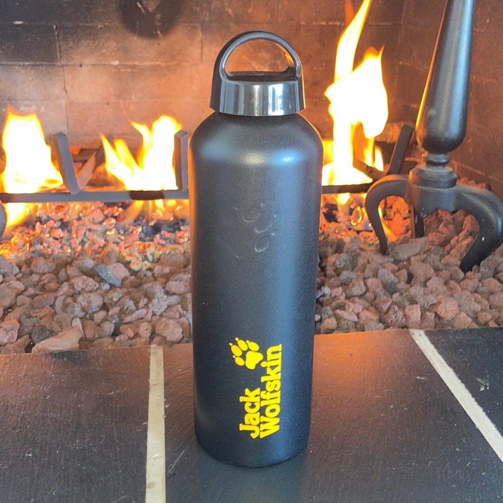 Jack Wolfskin 32 oz Aluminum water bottle